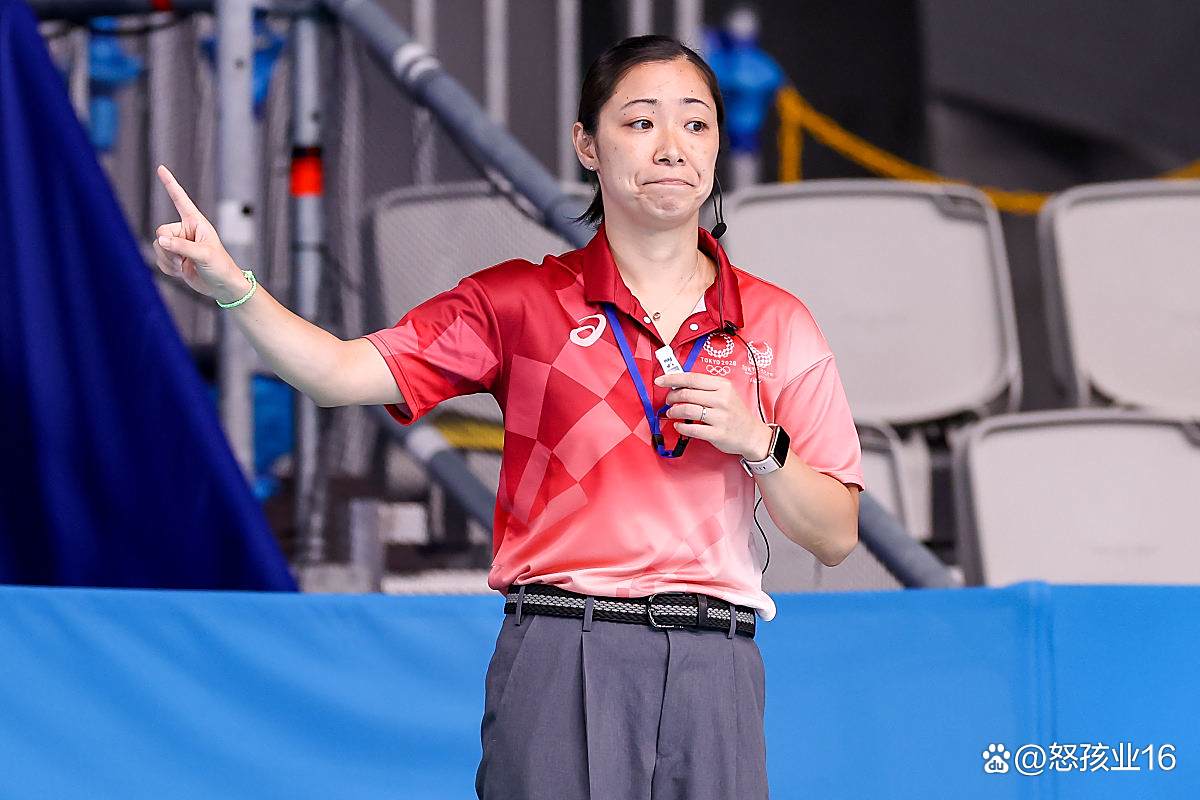 大坂直美在FPX比赛中锐不可当，夺冠引发热议！全场沸腾不已