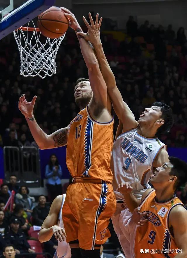 包含冲刺阶段体能课后，犹他爵士豪取连胜备战德国杯，球迷炸锅，更衣室氛围转暖的词条