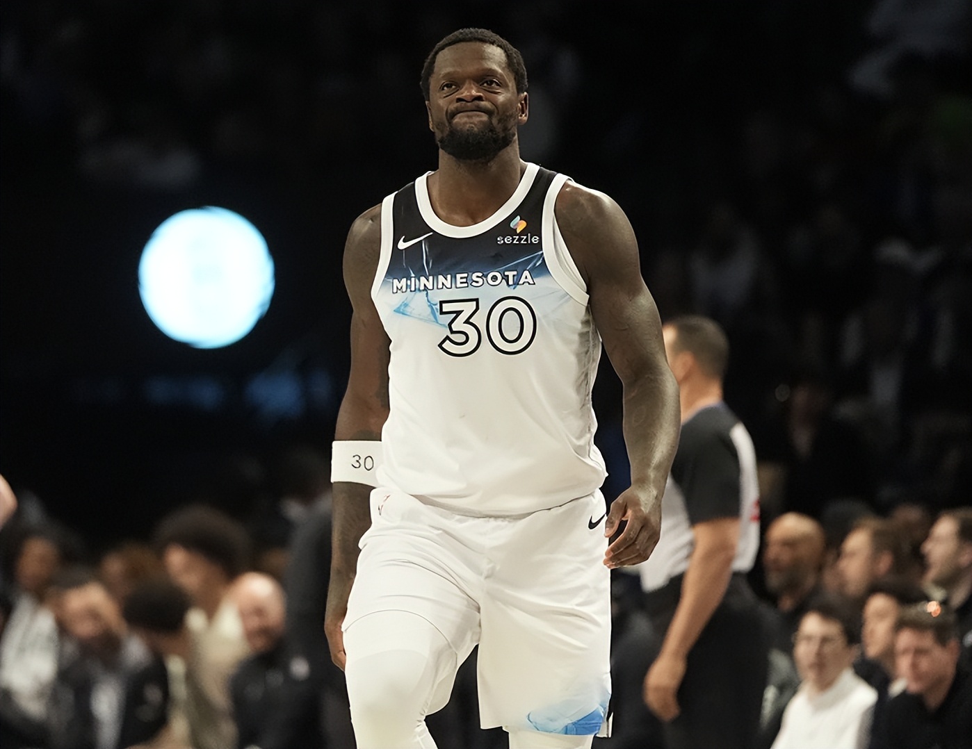 关于赛地聚焦——法国杯赛后热度飙升，菲尼克斯太阳扳平良机，球迷炸锅，资深球员宣示担当的信息