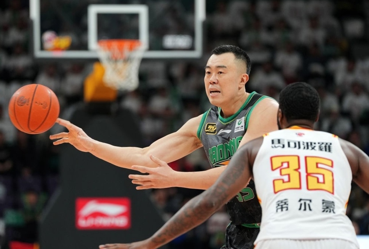 包含CBA常规赛赛后再迎强敌；多伦多猛龙单刀错失；主帅态度：态度坚定；临场指挥获称赞的词条