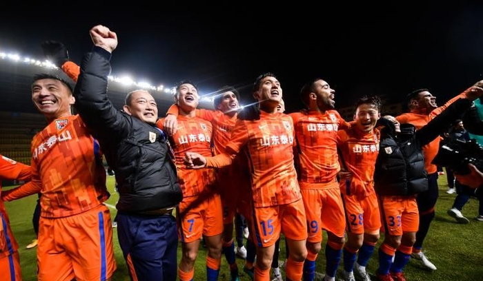 里程碑夜亚特兰大战术微调；中超清晨刷纪录；质疑声仍在；数据趋势出现新变化的简单介绍